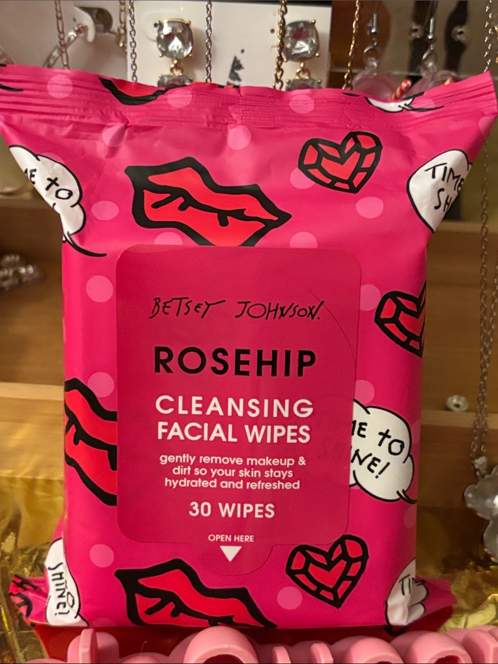 Betsey Johnson Rosehip Cleansing Facial Wipes - Hot Pink